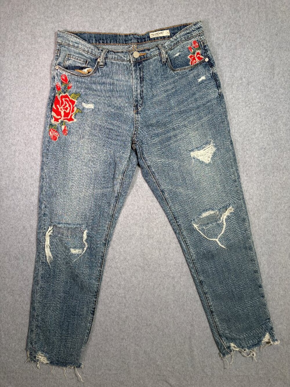 BLANKNYC Rose Embroidered Distressed Crop Girlfriend Jeans Size 29